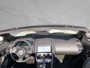 Jaguar F-Type Cabrio P450 RWD 75  PDC vo. und hi. Black Pack Bild 4