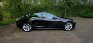 Tesla Model S 70 FREE Supercharger  Autopilot