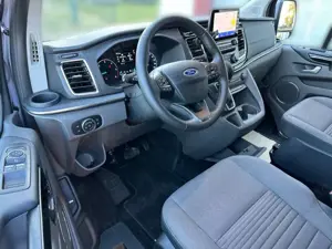 Ford Tourneo Custom 320 L1H1 VA Autm. Titanium Bild 2
