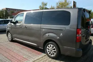 Toyota Proace 2,0-l-D-4D L1 (7-Si.) Autm. Verso Executive Bild 4
