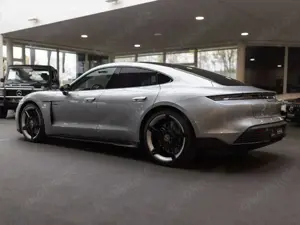 Porsche Taycan Turbo S,Carbon,Keramik,Pano,Nachtsicht,21 Bild 4