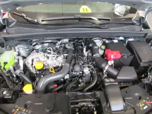 Renault Captur TCe 160 EDC GPF TECHNO Bild 3