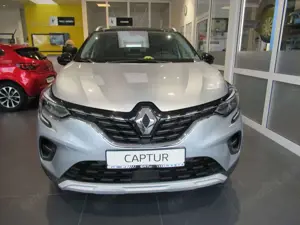 Renault Captur TCe 160 EDC GPF TECHNO Bild 2