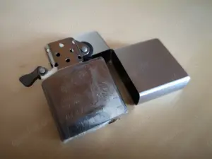 Original ZIPPO Sturmfeuerzeug mit Wassermann Logo Bild 6