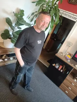 Ich möchte gerne mit dir Petting haben.