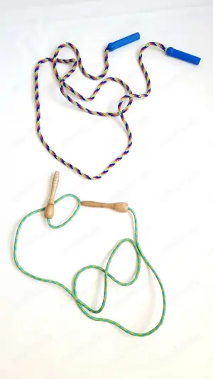 Springseile, 240 cm 2 Euro und 280 cm 3 Euro