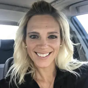 Lass uns die Zeit gemeinsam versüßen   Svenja sucht reale Dates