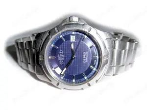 Blaue Armbanduhr von Certina Bild 2