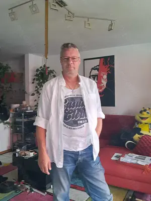 Bist Du 45 - 65j ; schlank und . . 