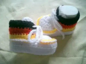 viele schöne Babyschuhe für Mädchen+ Jungs" -Handarbeit- Bild 2
