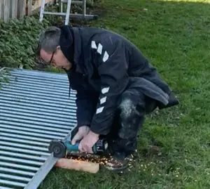 Gelernter Handwerker bietet Frauen handwerkliche Hilfe an  Bild 2