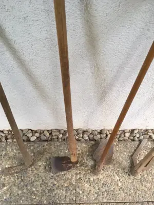 Gartenwerkzeuge  Gartengeräte: Hacken, Hauen