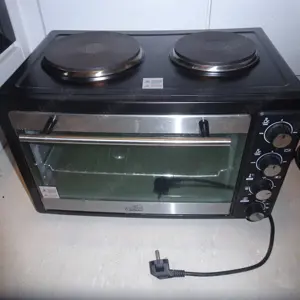 Preisgünstige, praktische, neue Kleinküche + 2 weitere Kochplatten 