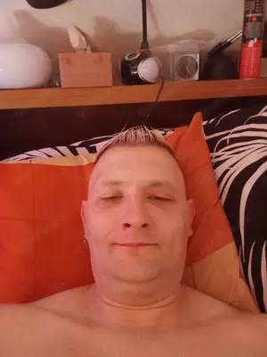 Suche eine alleinstehende oder verheiratete oder nicht verheiratete vergebene spontane Frau die Lust Bild 4