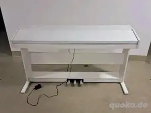 Schönen E-Piano wartet auf dich ! Bild 3