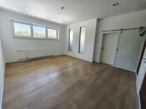 Büroräume Praxis mit WC Bild 4