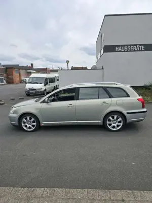 Toyota Avensis 2.0 Combi linea sol Bild 5