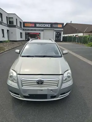 Toyota Avensis 2.0 Combi linea sol Bild 2