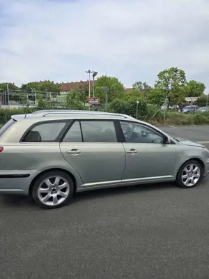 Toyota Avensis 2.0 Combi linea sol Bild 3