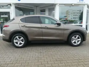 Alfa Romeo Stelvio Super Q4 Aut. Lusso Leder Kamera Navi Bild 4