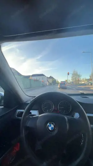 BMW 320 320i Aut. Bild 1