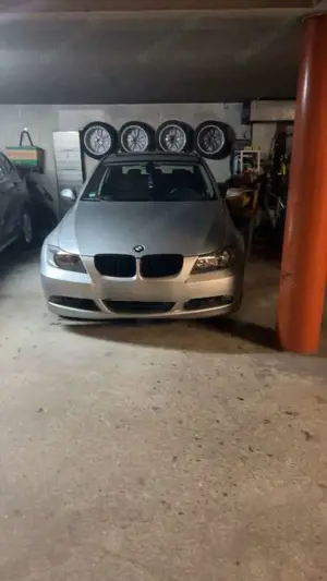 BMW 320 320i Aut. Bild 3