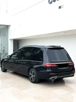 Mercedes-Benz E 220 /BESTATTUNGSWAGEN/LEICHENWAGEN/EURO6/1.HAND Bild 2