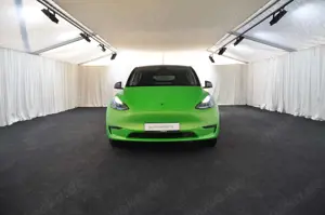 Tesla Model Y Long Range AWD 20-Zoll W-Reifen PDC VAT Bild 3