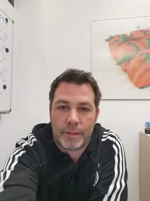 Schöner harter Schwanz sucht Nasse Perle 