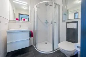 Vollmöbliertes Design-Apartment für Berufspendler - inkl. Parkplatz & Gartennutzung ab sofort frei! Bild 3