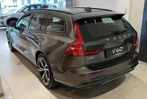 Volvo V60 B4 Plus Dark Automatik Bild 2