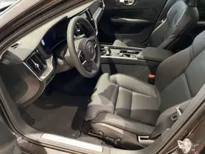 Volvo V60 B4 Plus Dark Automatik Bild 3