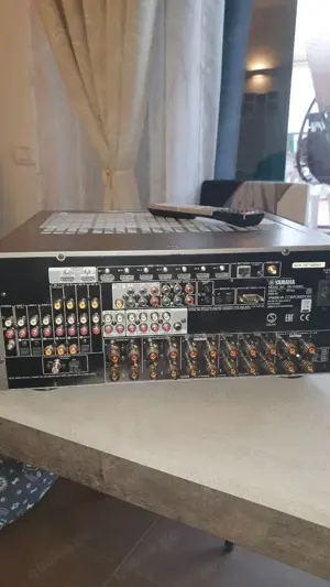 Yamaha Aventage RX-A3050 Heimkino-Receiver Bild 2