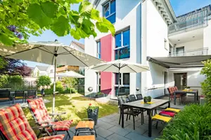 Vollmöblierte 3 Zimmer Premium-Wohnung mit Dach-Balkon zum Garten. Ruhige Lage mit Parkplatz Bild 6