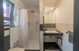 Vollmöblierte 2-Zimmer Premium-Wohnung mit Süd-Balkon - für Beruf oder Ferien ab sofort wieder frei! Bild 3