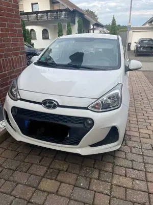 Hyundai i10 1.0 blue