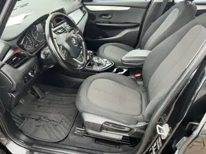 BMW 218 Active Tourer i Park-Assistent Navi Mehrzonenklima Bild 5