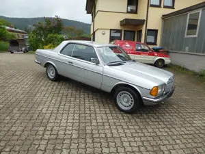 Mercedes-Benz CE 230 W123