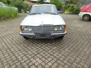 Mercedes-Benz CE 230 W123 Bild 2