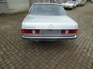 Mercedes-Benz CE 230 W123 Bild 4