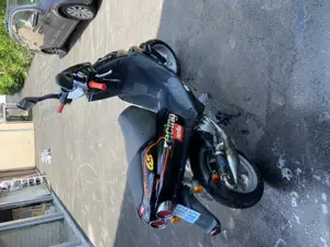  Aprilia SR50 limitiert    (Oldtimer) Bild 3