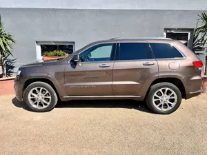 Jeep Grand Cherokee 3.0 CRD Summit*PANO*KAM*ABST*GARANTIE*VOLL* Bild 2