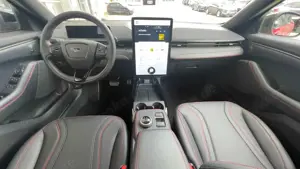 Ford Mustang Mach-E Standart Range Automatik Allrad m. Navi SYNC4 uvm Bild 4