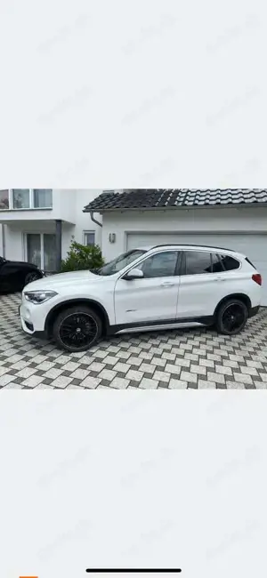 BMW X1 xDrive20i - Sportoptik, 19Zoll, 8-fach, Vollleder