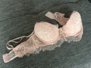 Sehr GERN GETRAGENER BH mit viel Spitze in der Farbe Zartrosa bzw. Rosé