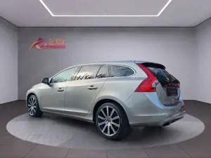 Volvo V60 2.0 CNG Summum Leder*Navi*SD*BLIS*ACC*Spur*M Bild 3