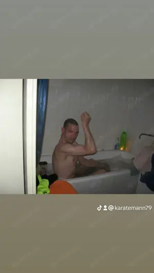 Er sucht sie Karatemann