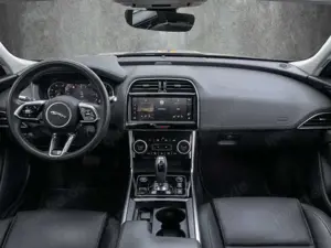 Jaguar XE D200 Aut. S Bild 4