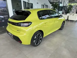 Peugeot 208 1.2 EU6d Hybrid 100 e-DSC6 Allure 360 Kamera LED A Bild 2