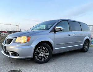 Lancia Voyager Voyager S 2,8 CRD*NAVI*LEDER*PDC+R-KAM*7 SITZER* Bild 2